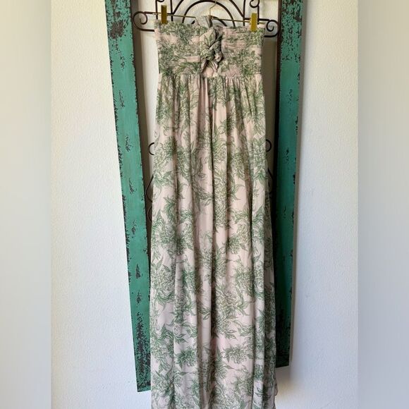 Aakaa Elegant Green Halter Maxi Dress. Perfect for garden wedding. - Picture 3 of 12